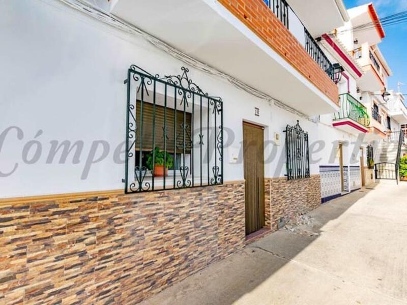 Townhouse for sale in Sayalonga, Málaga