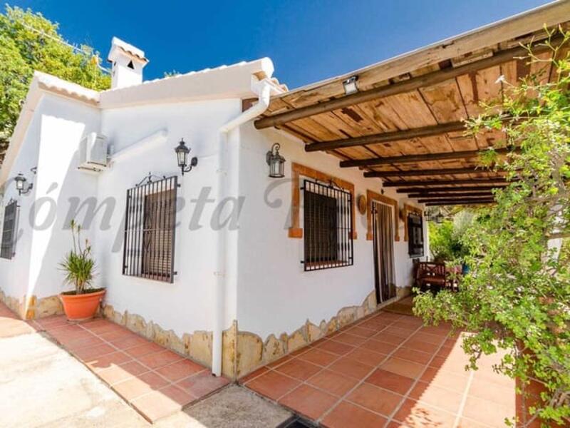 Villa for Long Term Rent in Competa, Málaga