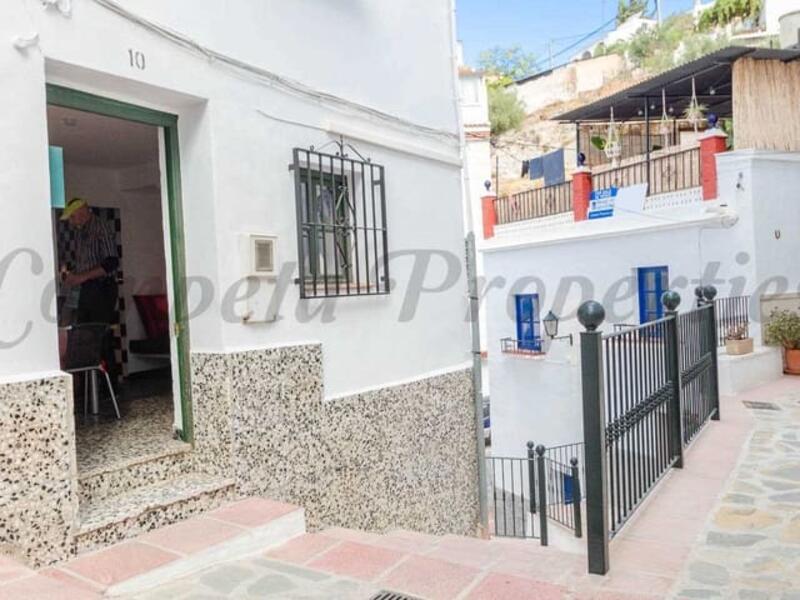 2 bedroom Townhouse for sale