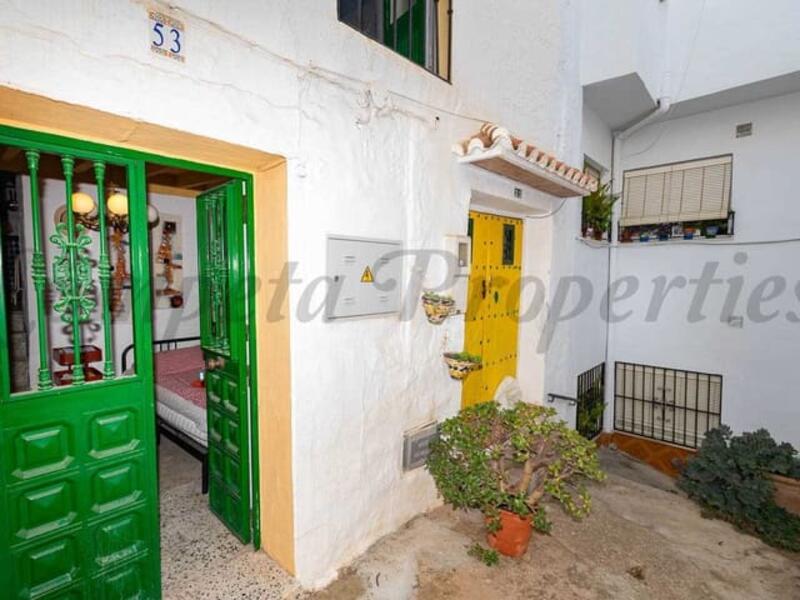 2 bedroom Townhouse for sale