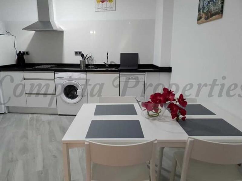 Apartamento para alquiler a largo plazo en Nerja, Málaga