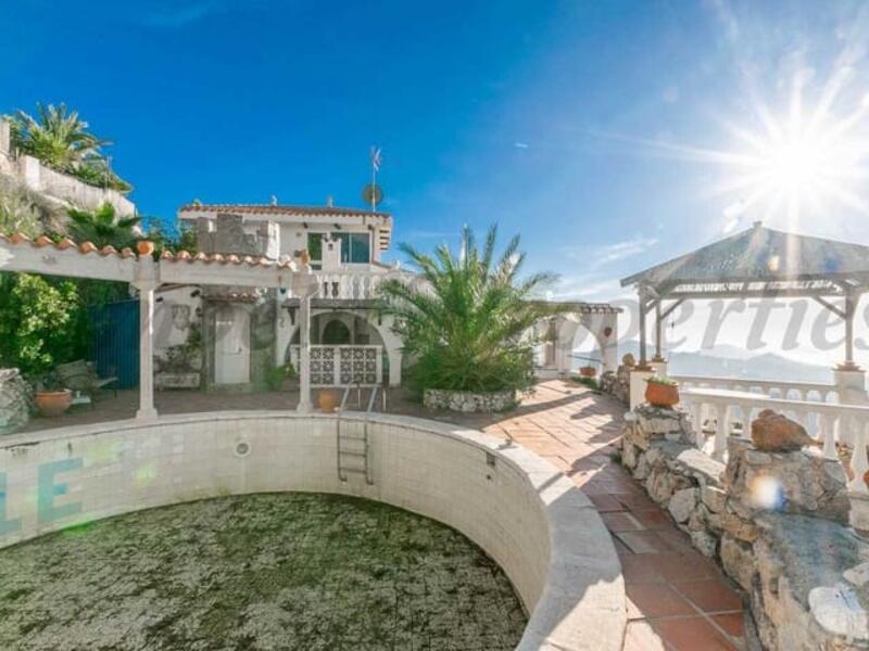 Villa for sale in Competa, Málaga