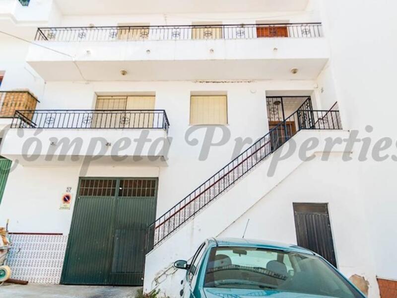 Townhouse for sale in Sayalonga, Málaga