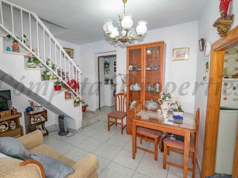 2 bedroom Townhouse for Long Term Rent