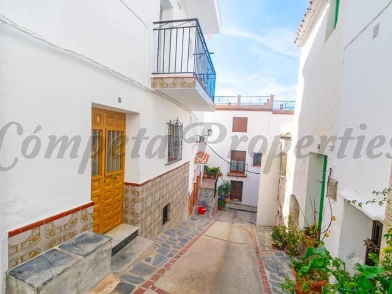 Maison de Ville à louer à long terme dans Canillas de Albaida, Málaga