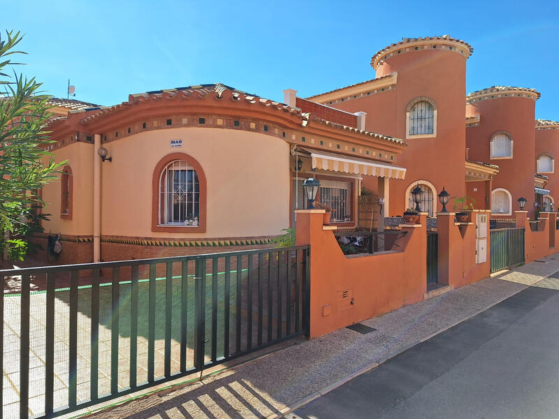 Villa en venta en Playa Flamenca, Alicante