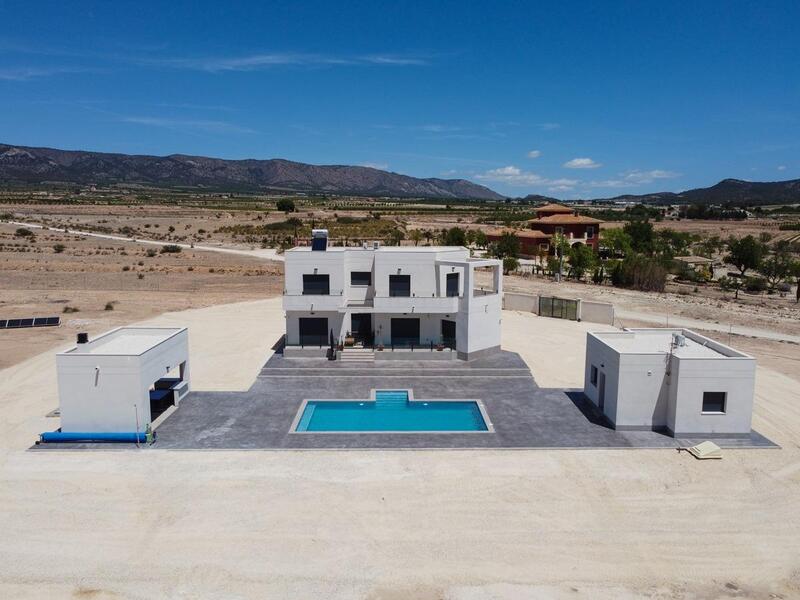 Villa en venta en Pinoso, Alicante