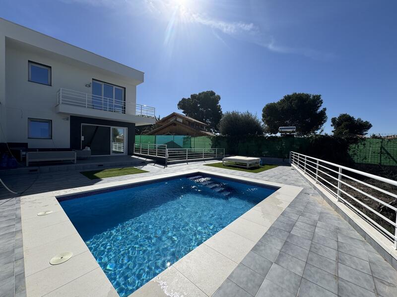 Villa en venta en Los Balcones, Alicante