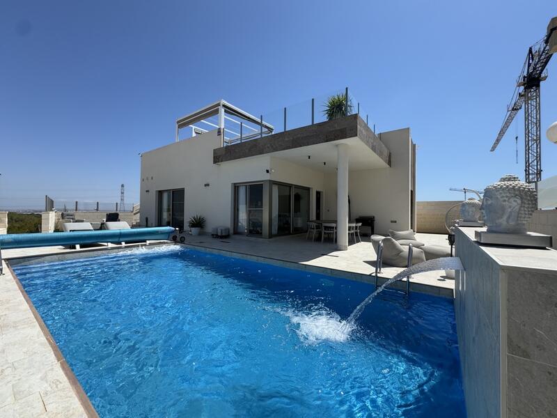 Villa til salg i Villamartin, Alicante