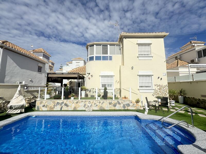 Villa for sale in Villamartin, Alicante