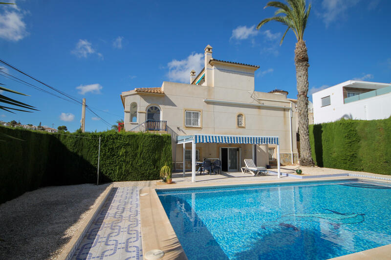 Villa Te koop in Villamartin, Alicante