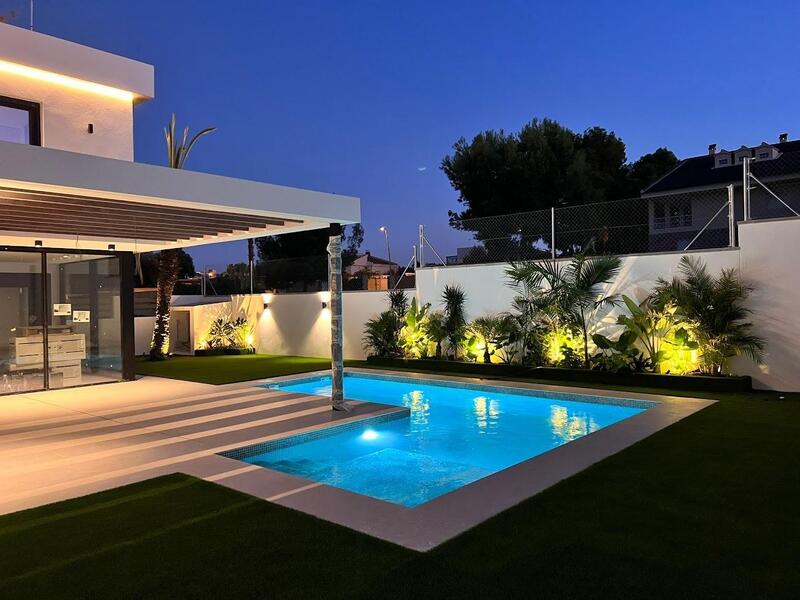 Villa till salu i La Zenia, Alicante