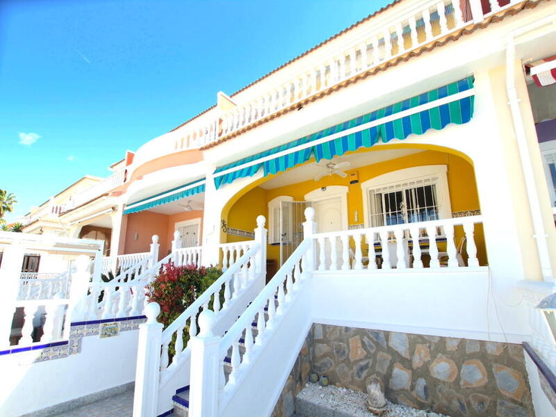 Townhouse for sale in Benijófar, Alicante