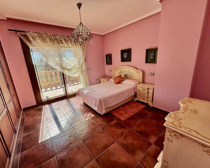 4 Schlafzimmer Landhaus zu verkaufen