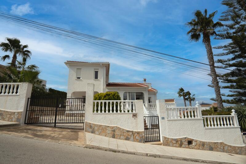 4 Cuarto Villa en venta