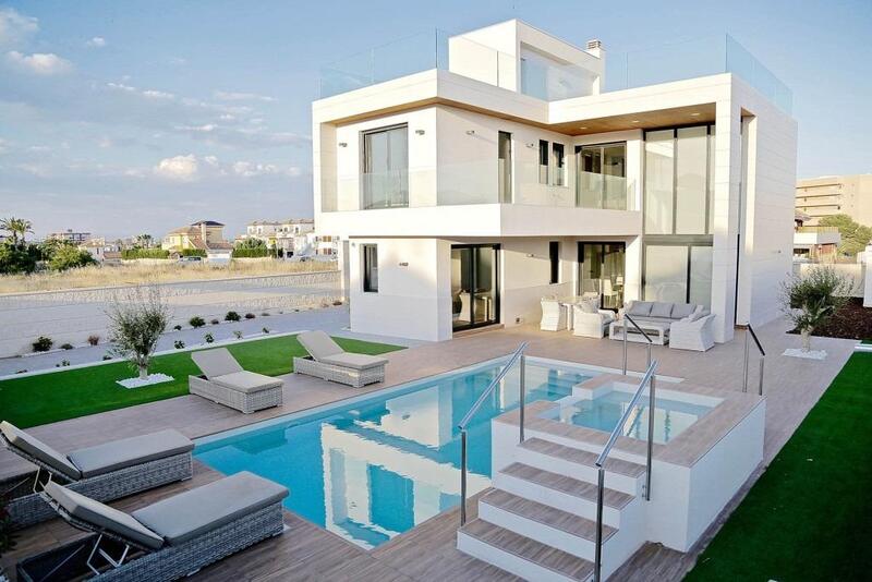 Villa à vendre dans Campoamor, Alicante