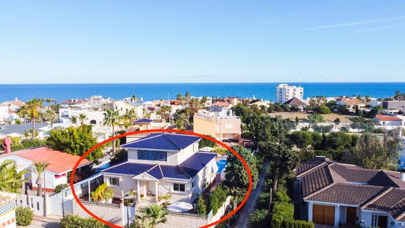 Villa en venta en La Mata, Alicante