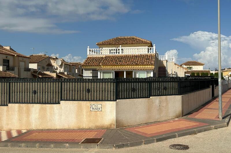 Villa en venta en Algorfa, Alicante