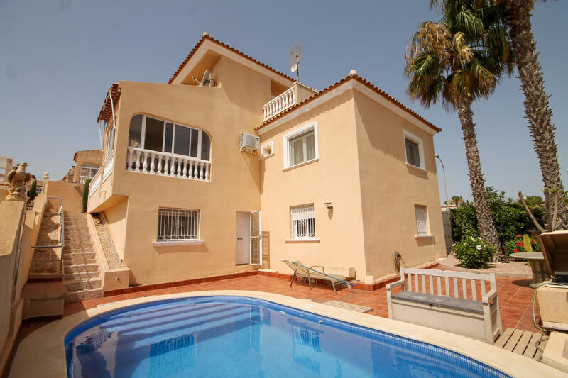 Villa en venta en San Miguel de Salinas, Alicante