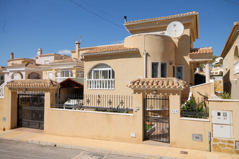 вилла продается в Villamartin, Alicante