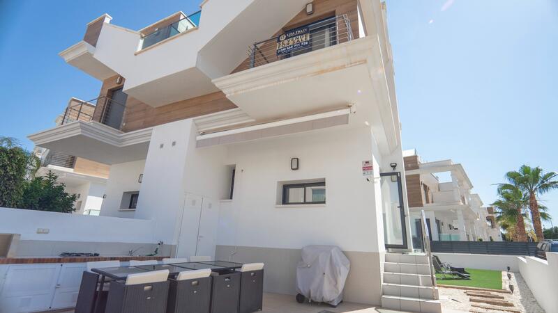 4 Cuarto Villa en venta