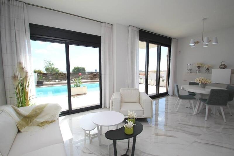 Villa Te koop in Campoamor, Alicante