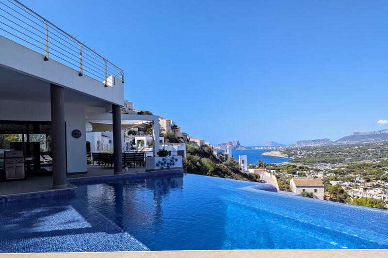 Villa till salu i Moraira, Alicante