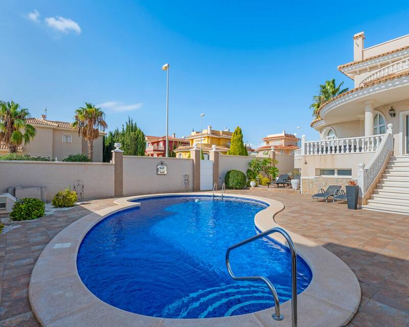 5 bedroom Villa for sale