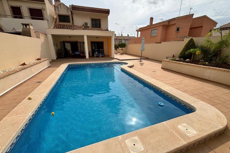 Villa à vendre dans Torrevieja, Alicante