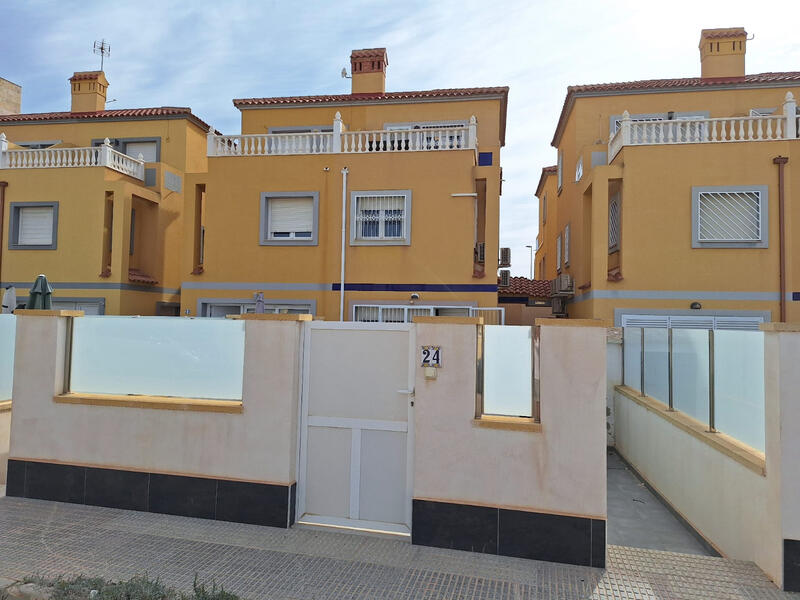 Townhouse for sale in La Zenia, Alicante