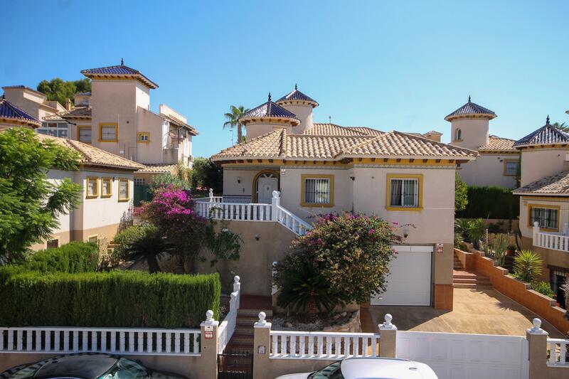 Villa til salg i Villamartin, Alicante