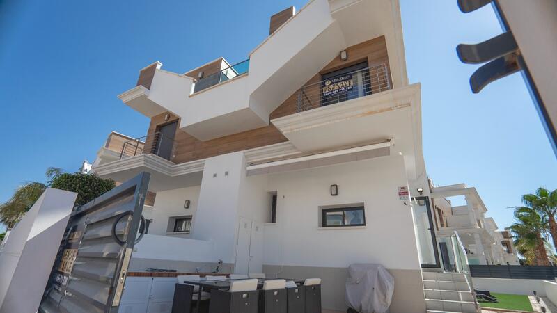 4 Cuarto Villa en venta