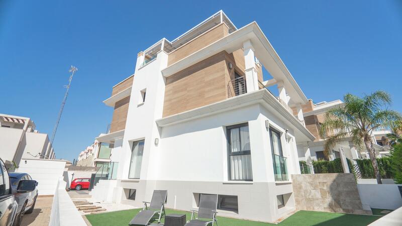 4 Cuarto Villa en venta