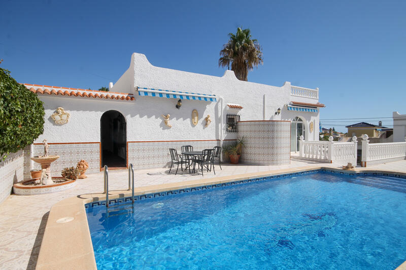 Villa en venta en Villamartin, Alicante