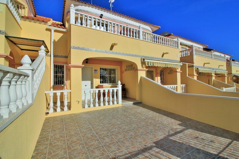 Townhouse for sale in Villamartin, Alicante