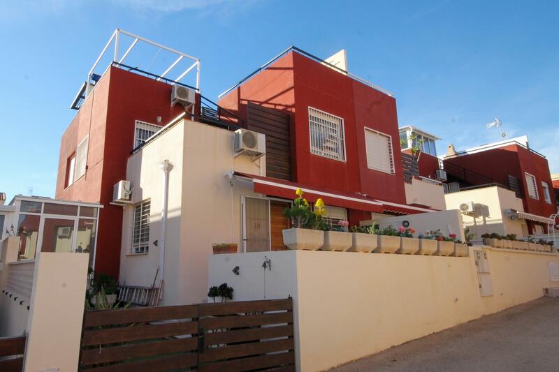 Townhouse for sale in Villamartin, Alicante