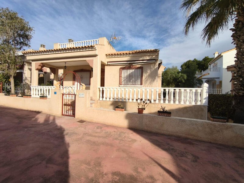 Villa til salg i Algorfa, Alicante