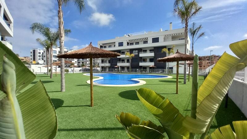 Apartamento en venta en Villamartin, Alicante