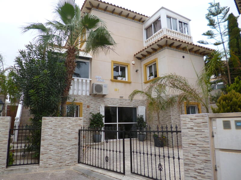 Villa en venta en Playa Flamenca, Alicante