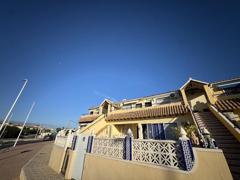 Apartamento en venta en Villamartin, Alicante