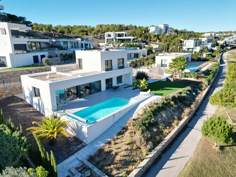 Villa til salgs i Las Colinas Golf, Alicante