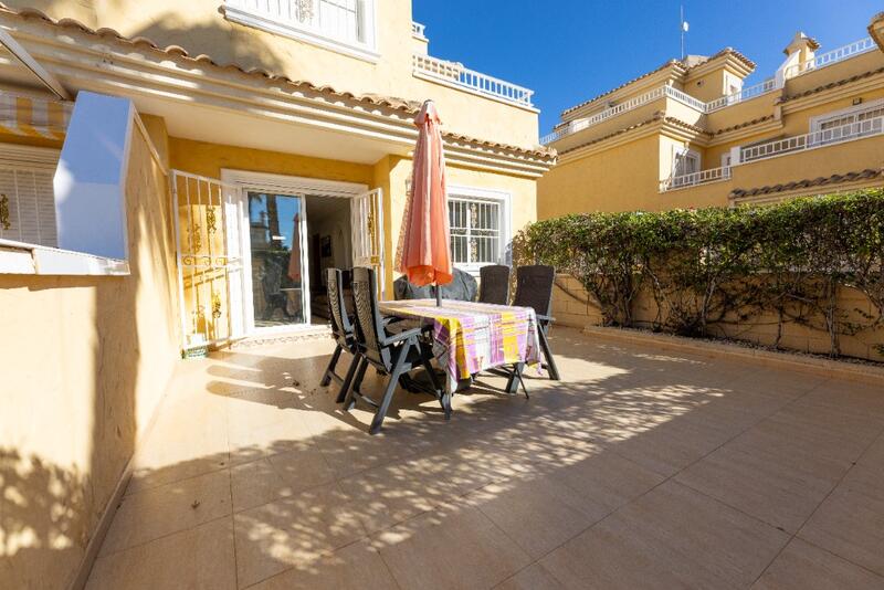 Maison de Ville à vendre dans Punta Prima, Alicante