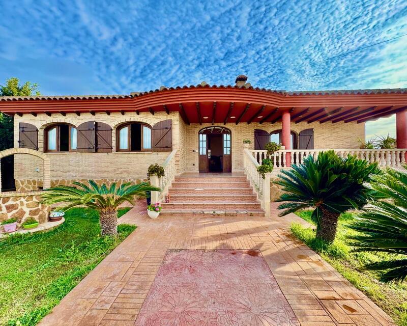 Villa en venta en Orihuela, Alicante