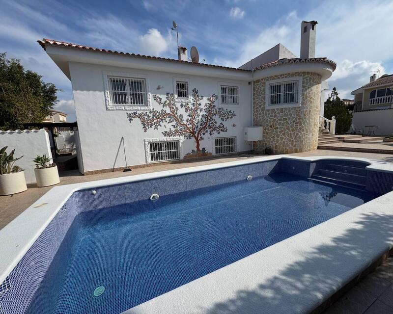 Villa for sale in Benijófar, Alicante