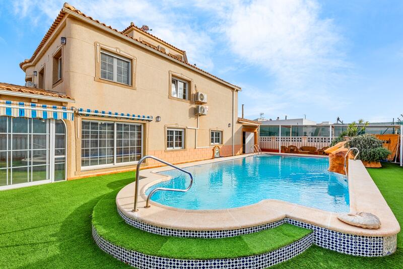 Villa till salu i Torrevieja, Alicante