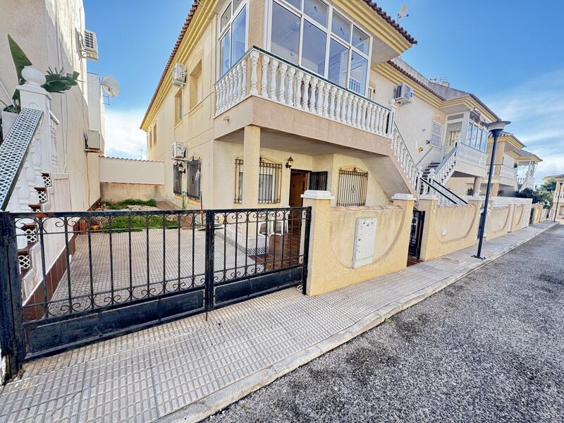 Apartamento en venta en La Zenia, Alicante