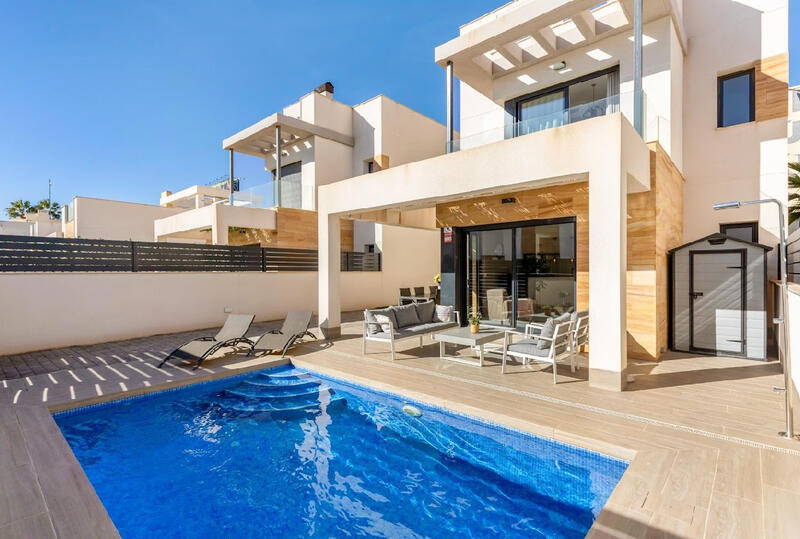 Villa til salgs i Torrevieja, Alicante