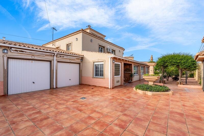 4 Cuarto Villa en venta