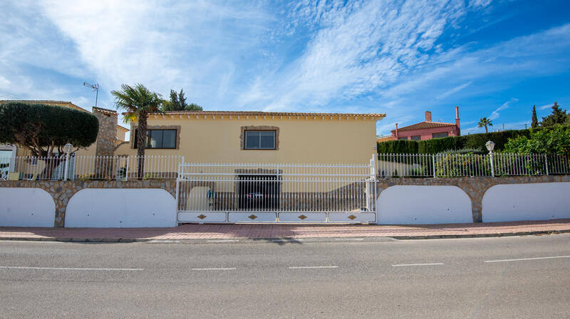 4 Cuarto Villa en venta