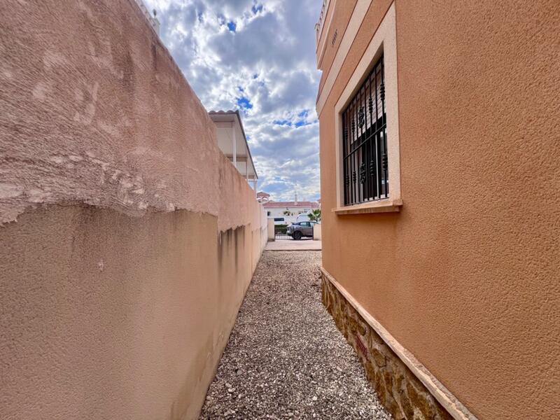 2 Cuarto Villa en venta